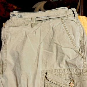 Izod salt water size 50 x 10 1/2 khaki shorts